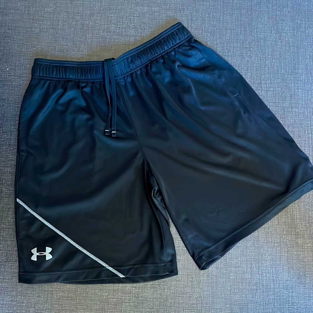Under Armour Loose Fit 2-pocket unlined athletic bb shorts